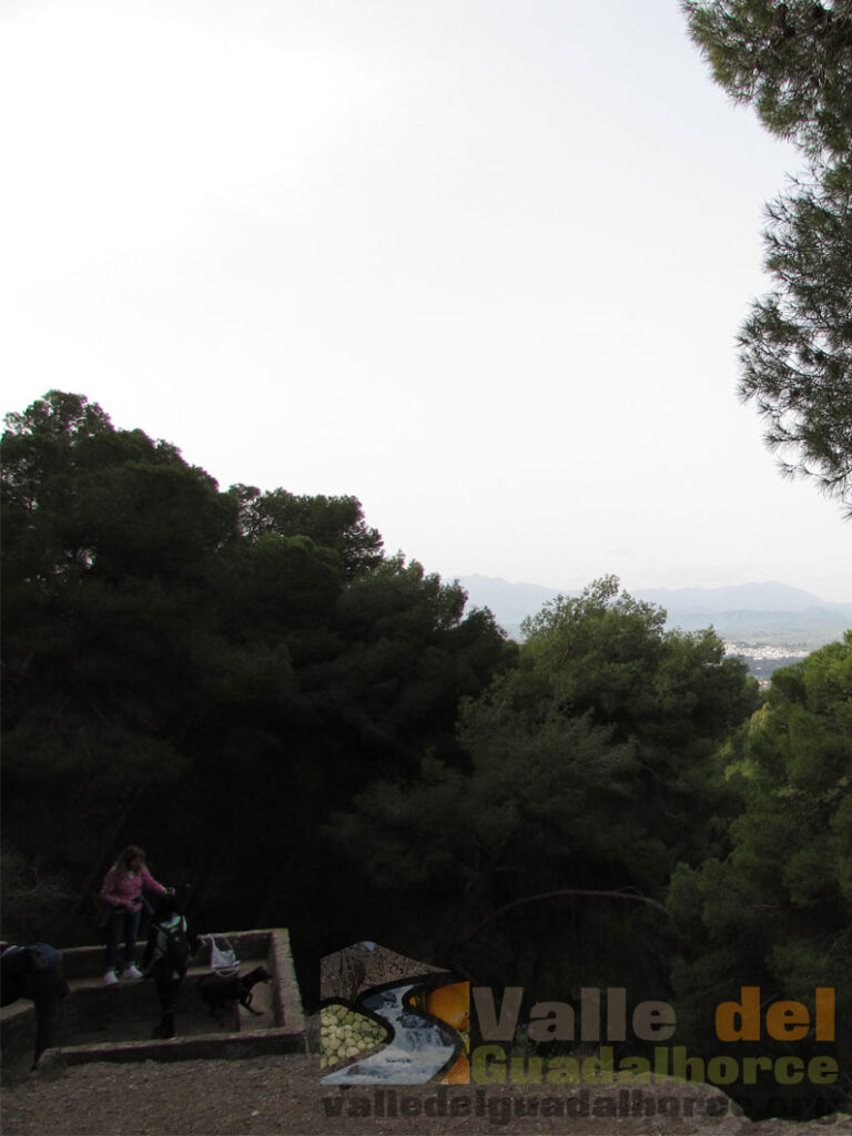 Mirador de Raja Ancha en el sendero de El Santo de Pizarra