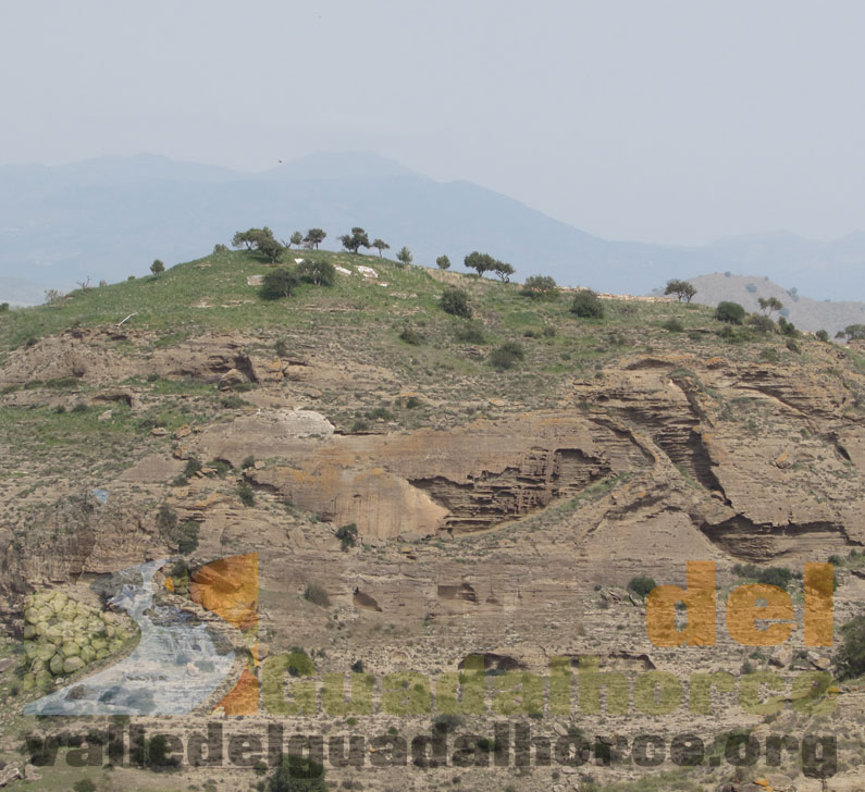 Necrópolis prehistórica del Hacho y Castillejos de Quintana en Pizarra