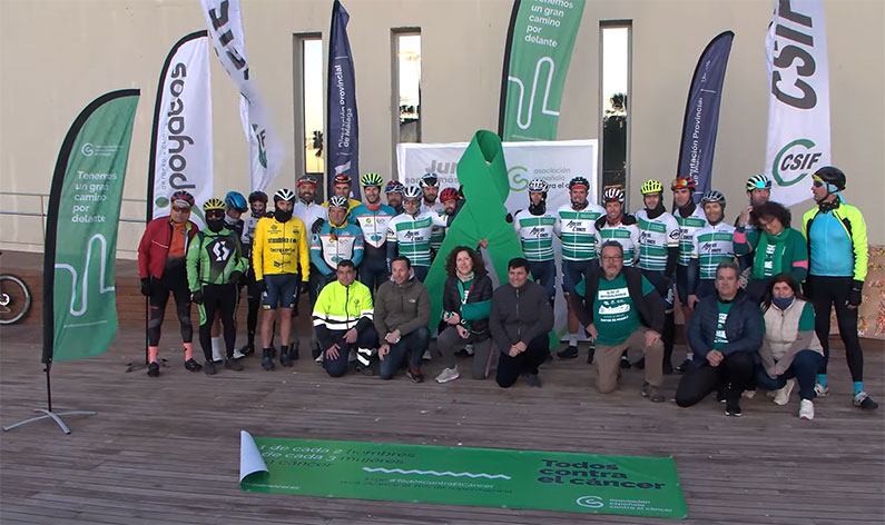 foto de familia en Diputación de Málaga para dar inicio al Reto cáncer 23