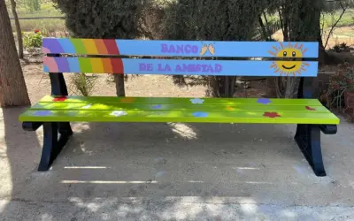 Bancos de la amistad: Iniciativa del alumnado de las ludotecas de El Sexmo y Nueva Aljaima