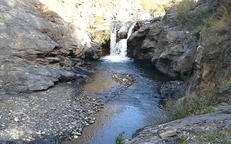 cascada y poza en río Guadalmedina