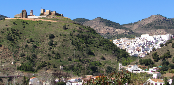 Álora y su castillo