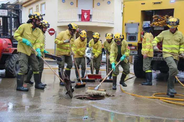 Cártama limpian daños inundaciones