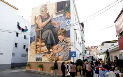 El mural homenaje a las abuelas en Coín amplía el Museo Abierto de la ciudad